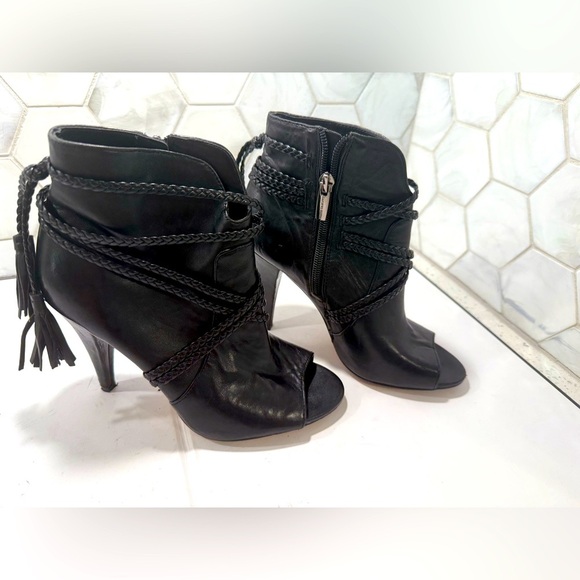 Vince Camuto Black Leather ASTAN Booties Peep Toe Tassel Size 5.5 Stiletto - Picture 1 of 10